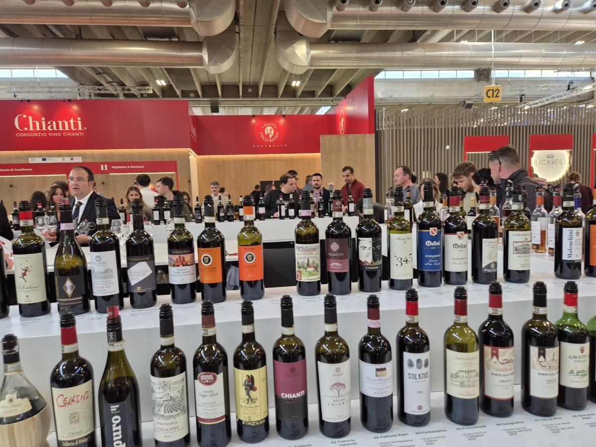 Mediobanca, nel 2025 vino avanti piano. L'anno scorso giù i ricavi di Gdo e Horeca