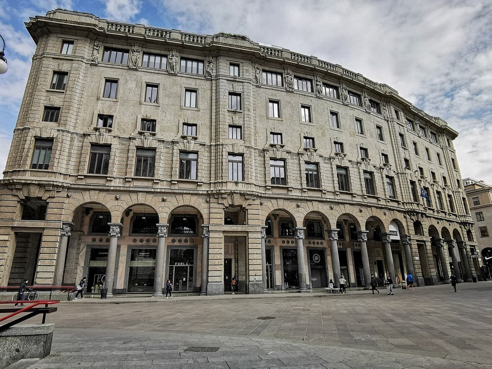 ODEON MILANO BANCA INTESA KRYALOS 1