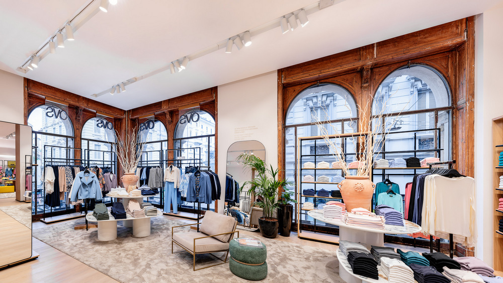 OVS KASANOVA 700 PUNTI VENDITA 1