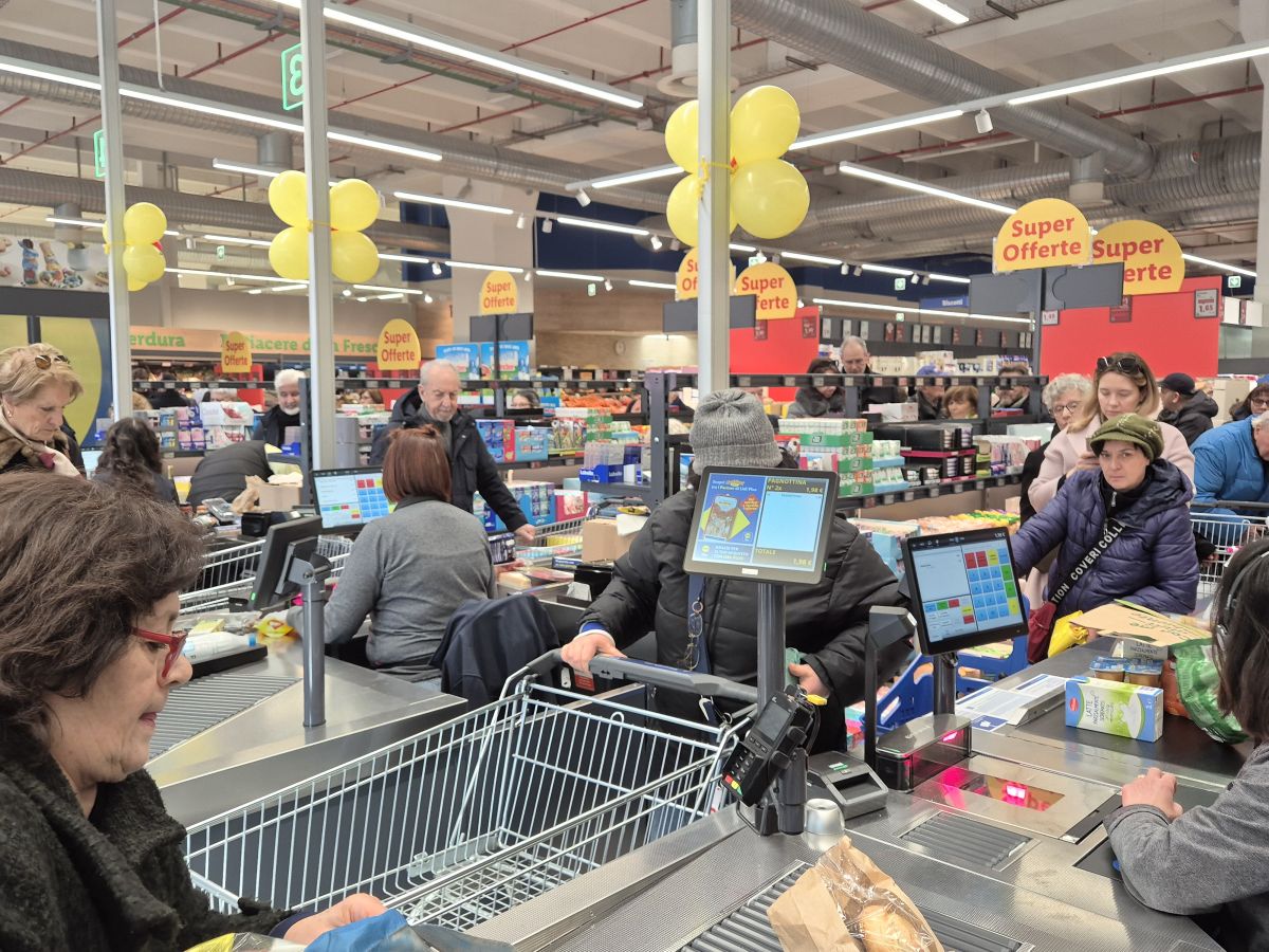 A marzo lo shopping di Pasqua salva le vendite al dettaglio: +2,1% a volume