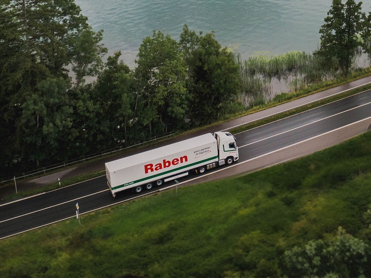 Raben Group riduce le emissioni del 41% e rafforza governance e sostenibilità