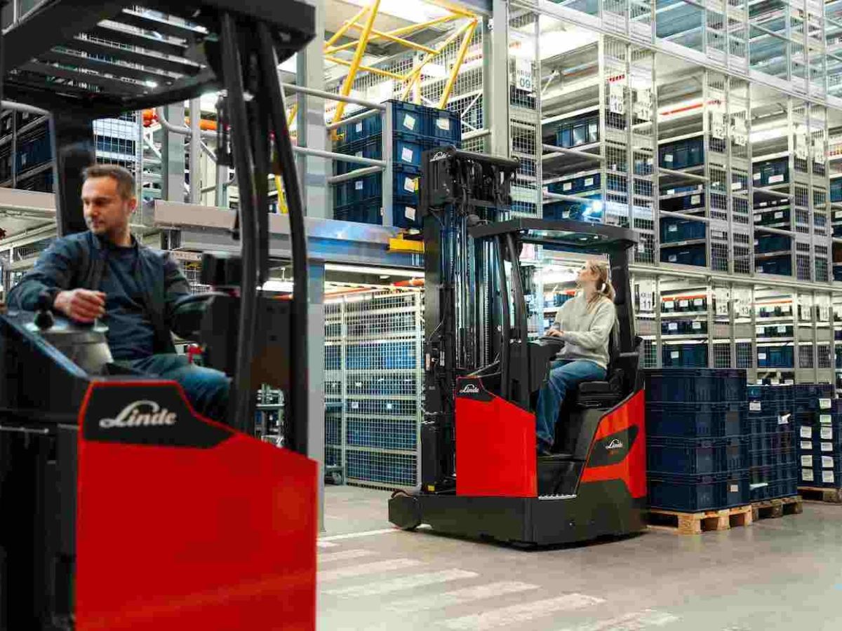 Con i carrelli retrattili Ri14-Ri18 Linde MH ottimizza la logistica di magazzino