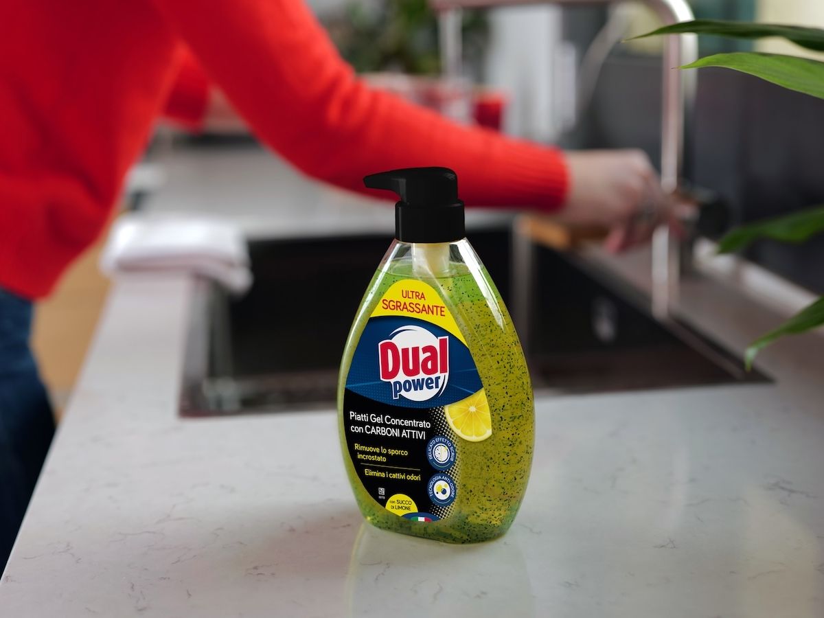 Dual Power presenta Piatti gel concentrato con carboni attivi 