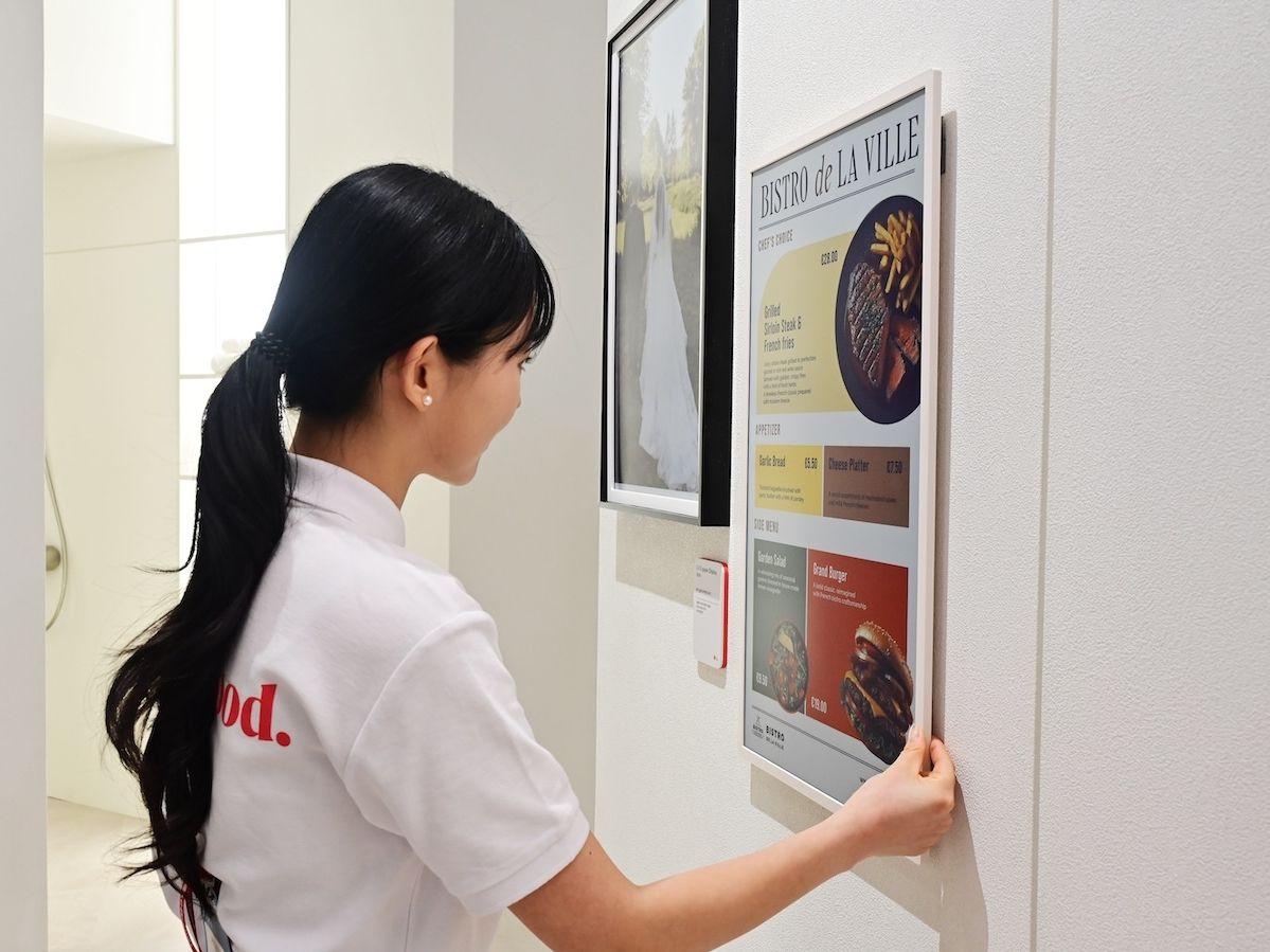 Lg presenta E-Paper Display: il digital signage “effetto carta” a basso consumo
