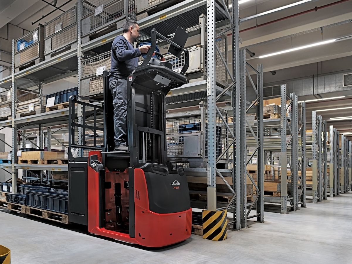 Linde innova con la nuova generazione di carrelli commissionatori orizzontali 