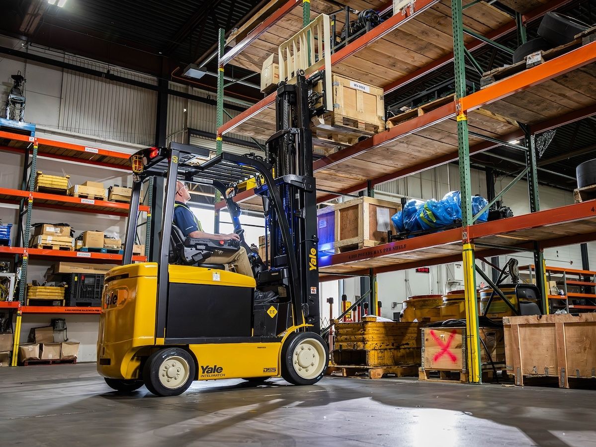 Yale rinnova il suo carrello elevatore elettrico di punta