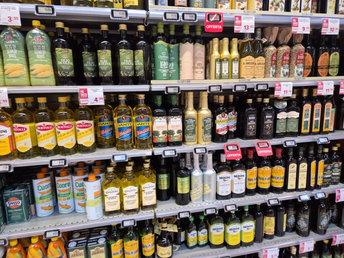 Olio, giacenze record della filiera italiana. Giù i prezzi alla produzione  