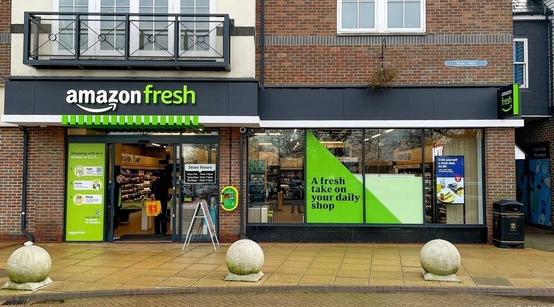 Amazon Fresh apre il Cedi di Peschiera. Accordo con Crai