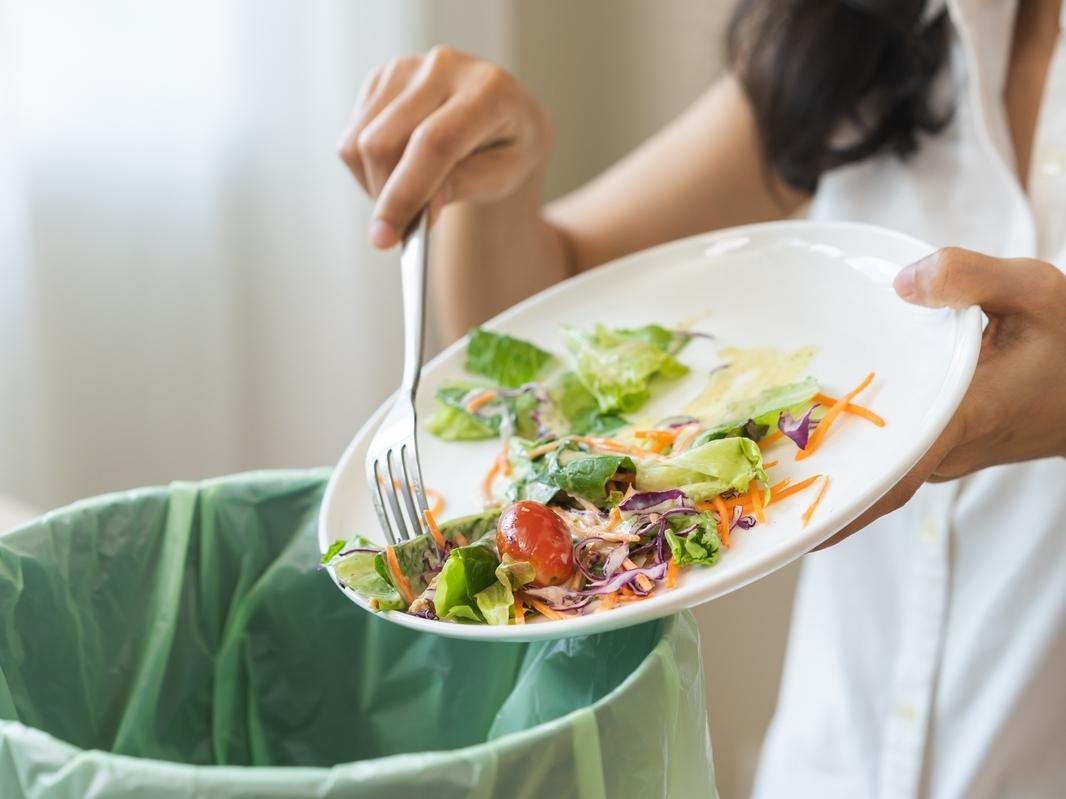 Aumenta lo spreco alimentare: di chi la colpa?