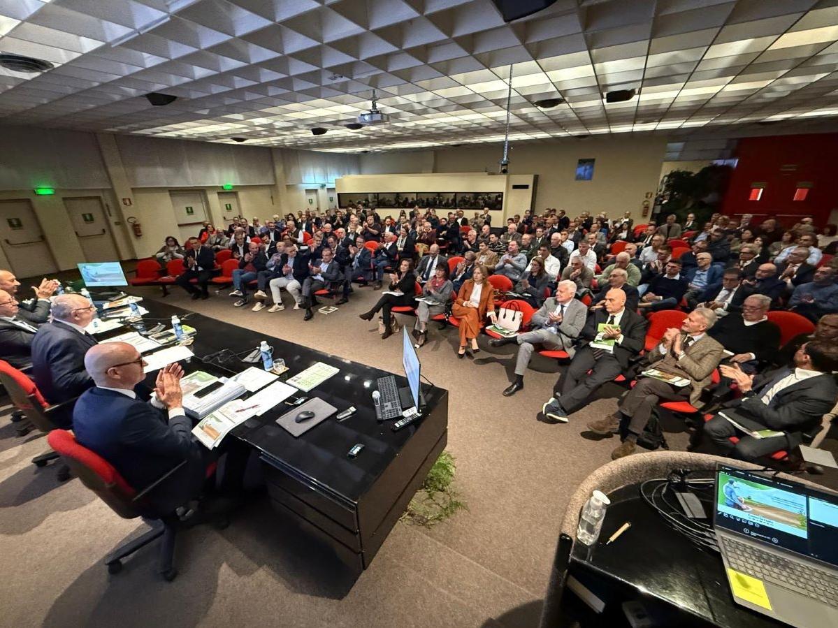 Platea assemblea dei soci 2024 Conserve Italia 