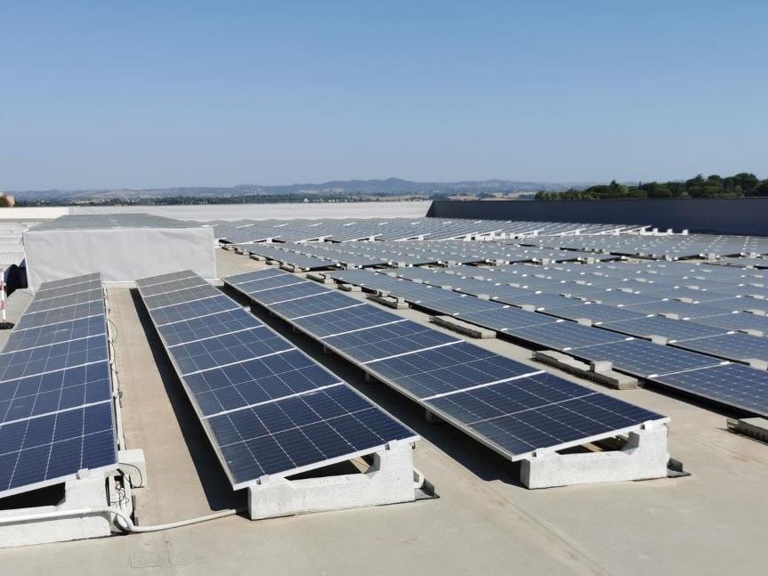 Impianto fotovoltaico presso negozio Tecnomat di Roma