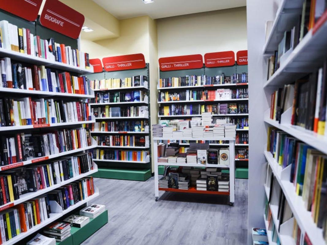 Mondadori Bookstore