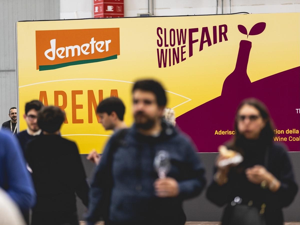 Slow Wine Fair lancia una call to action per alleggerire le bottiglie di vino