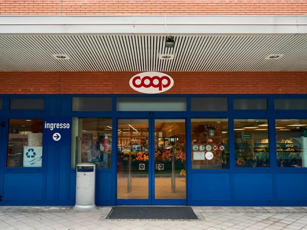 Il punto vendita di Altedo (Bologna) Unicredit: nove milioni a Coop Reno