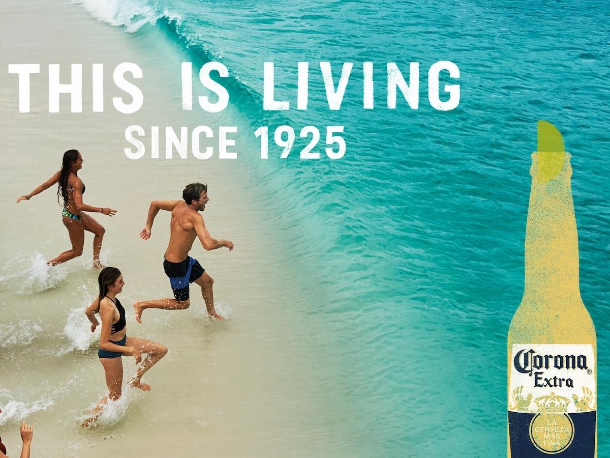 Corona celebra un secolo di vita sulle spiagge
