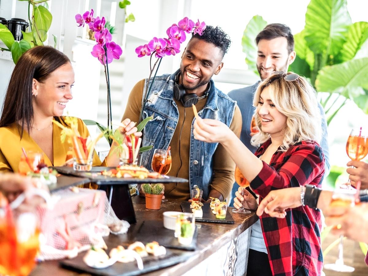 YouGov, in calo il consumo di aperitivi alcolici in casa