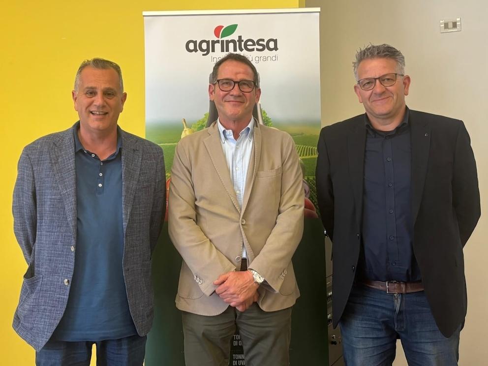 Da sinistra Cristian Moretti, Gabriele Cristofori e Aristide Castellari Agrintesa, via libera all’ingresso di Ortolani Cofri