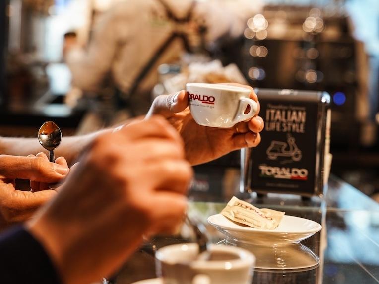 Gigi D’Alessio è il nuovo testimonial di Caffè Toraldo