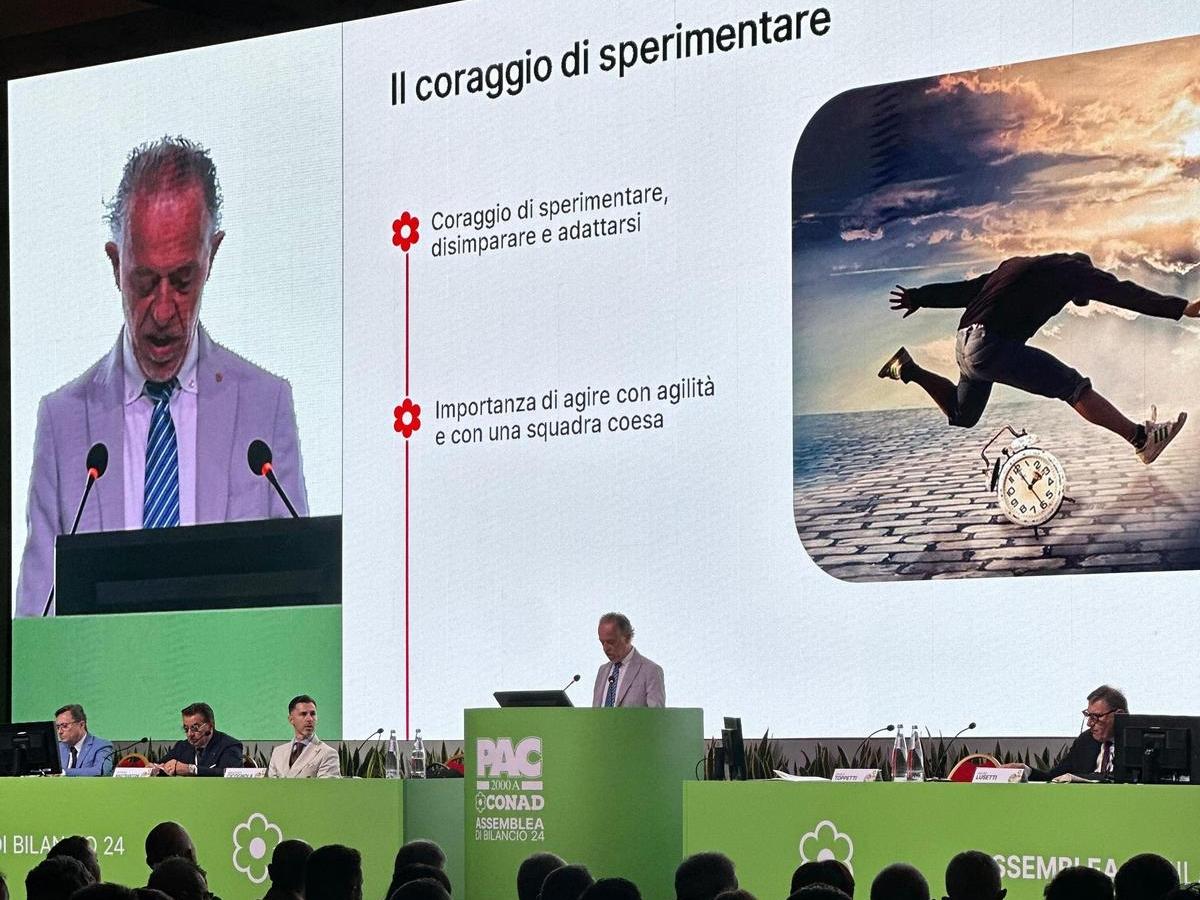 Danilo Toppetti durante l'Assemblea di bilancio Pac 2000A raddoppia l'utile