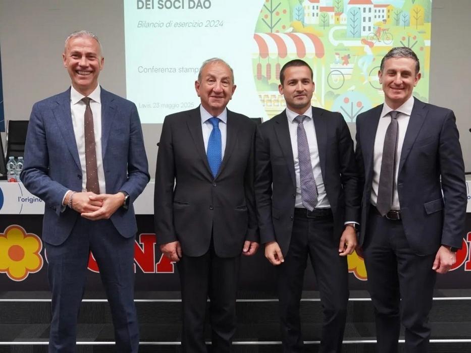 Il top management di Dao. Da sinistra: Nicola Webber, direttore operativo, Ezio Gobbi, presidente, Sabino Mastrorilli, direttore amministrazione, finanza e controllo, Alessandro Penasa, direttore generale Dao Conad: bilancio hi-tech