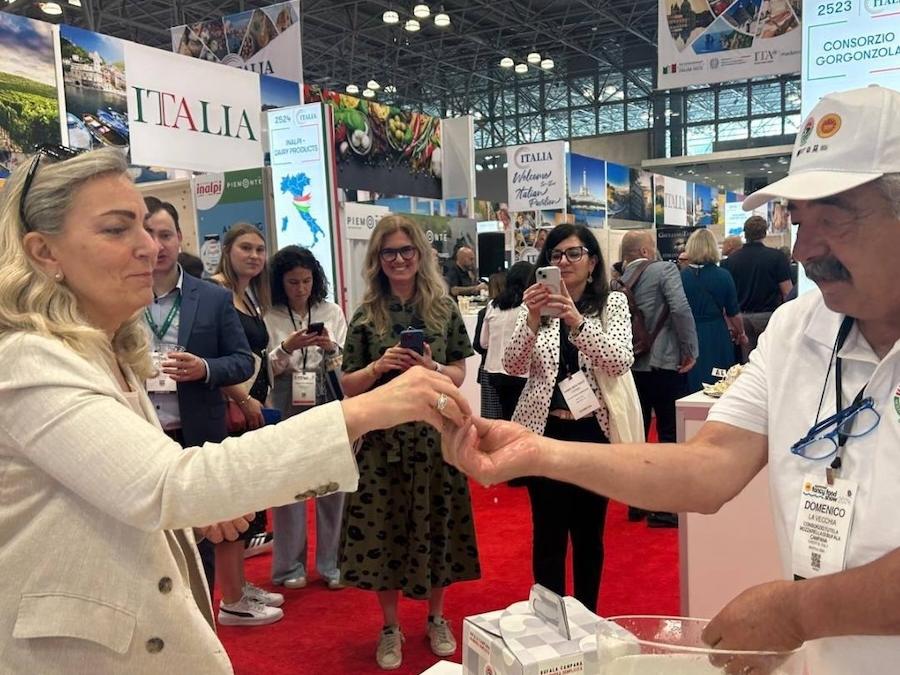 dal-giappone-la-mozzarella-di-bufala-campana-dop-approda-negli-usa image Dal Giappone la Mozzarella di Bufala Campana Dop approda negli Usa
