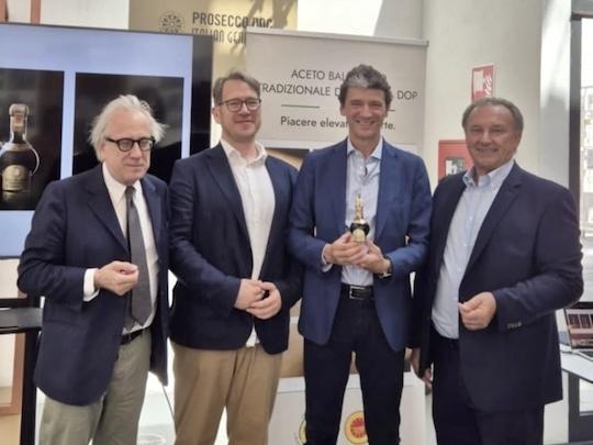 La bottiglia dell’Aceto balsamico tradizionale di Modena Dop all’Adi Design Museum - Distribuzione Moderna La bottiglia dell’Aceto balsamico tradizionale di Modena Dop all’Adi Design Museum - Distribuzione Moderna
