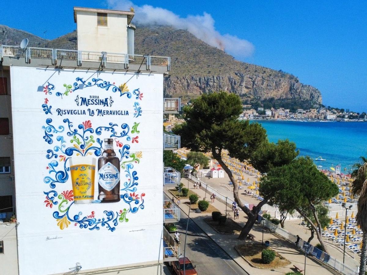 Birra Messina risveglia la meraviglia a Mondello con un murales firmato dall’artista Alessandra Pennino - Distribuzione Moderna