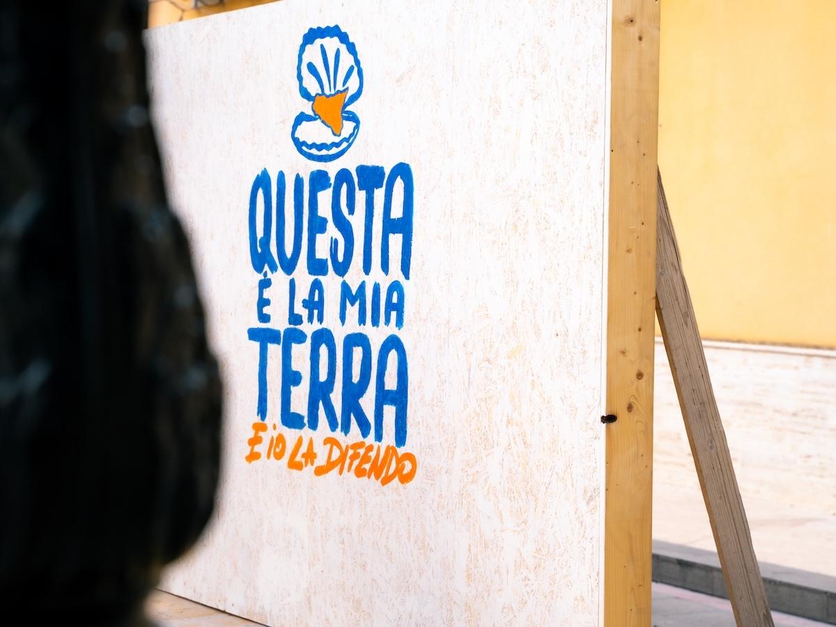 Agromonte veste l’identità siciliana come sponsor del festival “Questa è la mia terra e io la difendo” - Distribuzione Moderna Agromonte veste l’identità siciliana come sponsor del festival “Questa è la mia terra e io la difendo” - Distribuzione Moderna