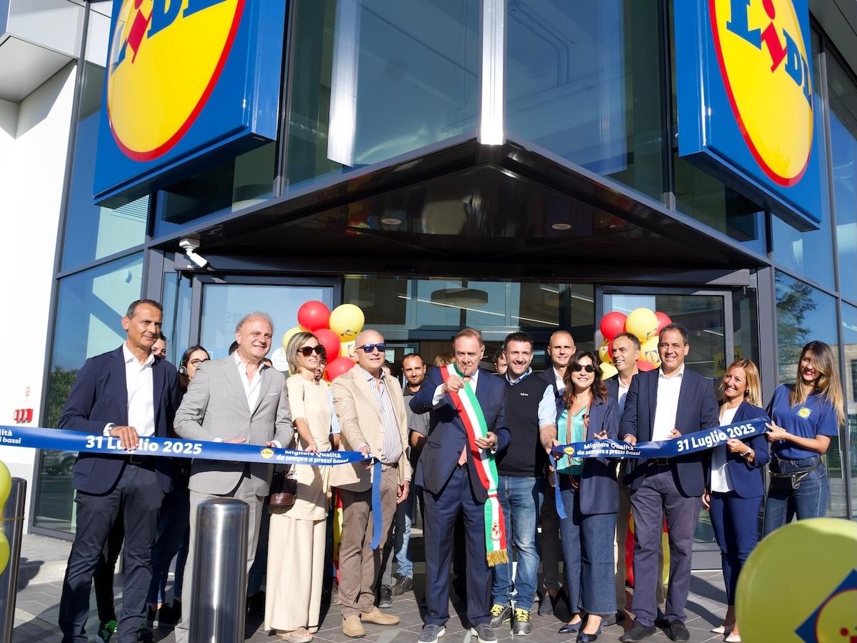 Lidl espande la rete: Inaugurato il secondo punto vendita a Benevento e creati 12 nuovi posti di lavoro - Distribuzione Moderna Lidl espande la rete: Inaugurato il secondo punto vendita a Benevento e creati 12 nuovi posti di lavoro - Distribuzione Moderna