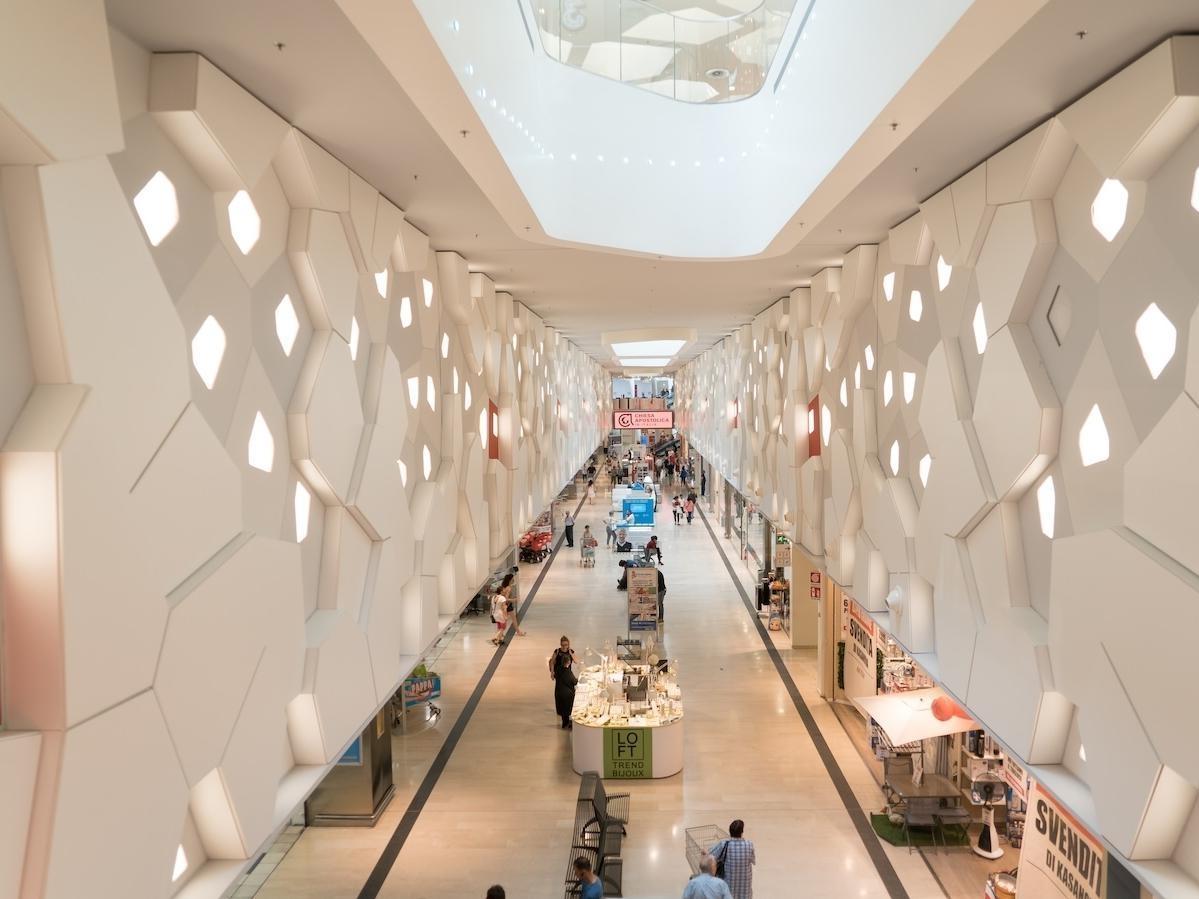 Igd, la crescita dei centri commerciali è costante. In Italia le vendite degli operatori delle gallerie registrano +1% - Distribuzione Moderna Igd, la crescita dei centri commerciali è costante. In Italia le vendite degli operatori delle gallerie registrano +1% - Distribuzione Moderna