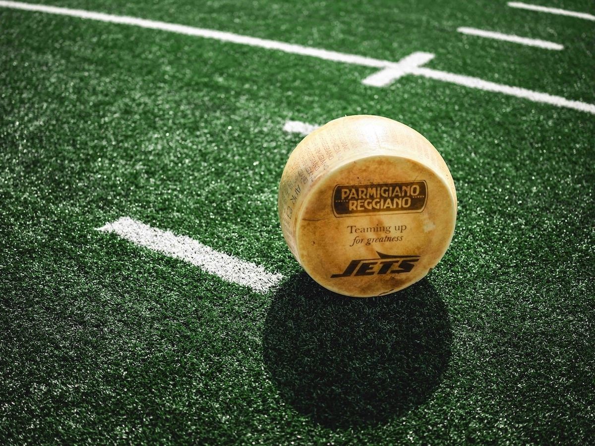 Parmigiano Reggiano sigla una partnership con New York Jets per crescere negli Usa