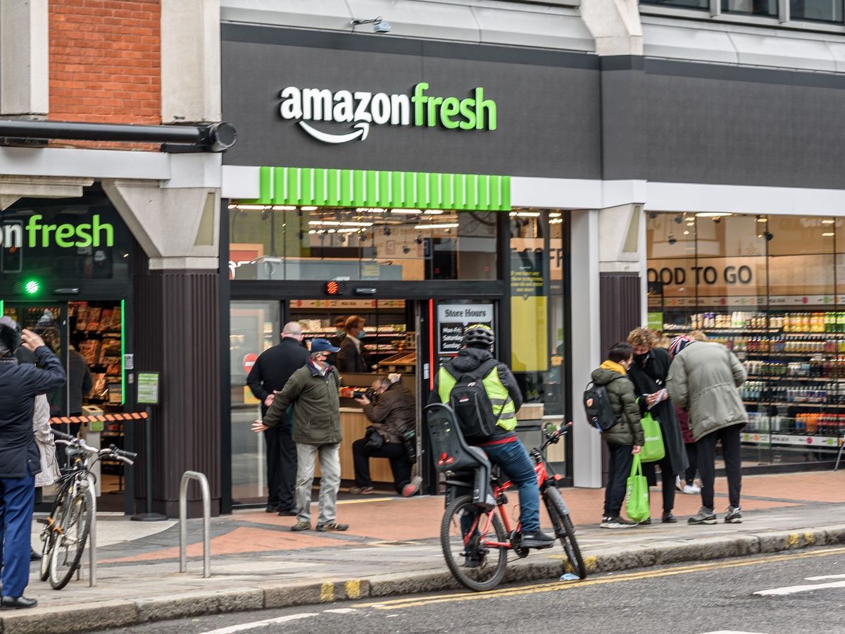 Amazon Uk chiude 19 negozi Fresh, ma amplia la rete Whoole Foods