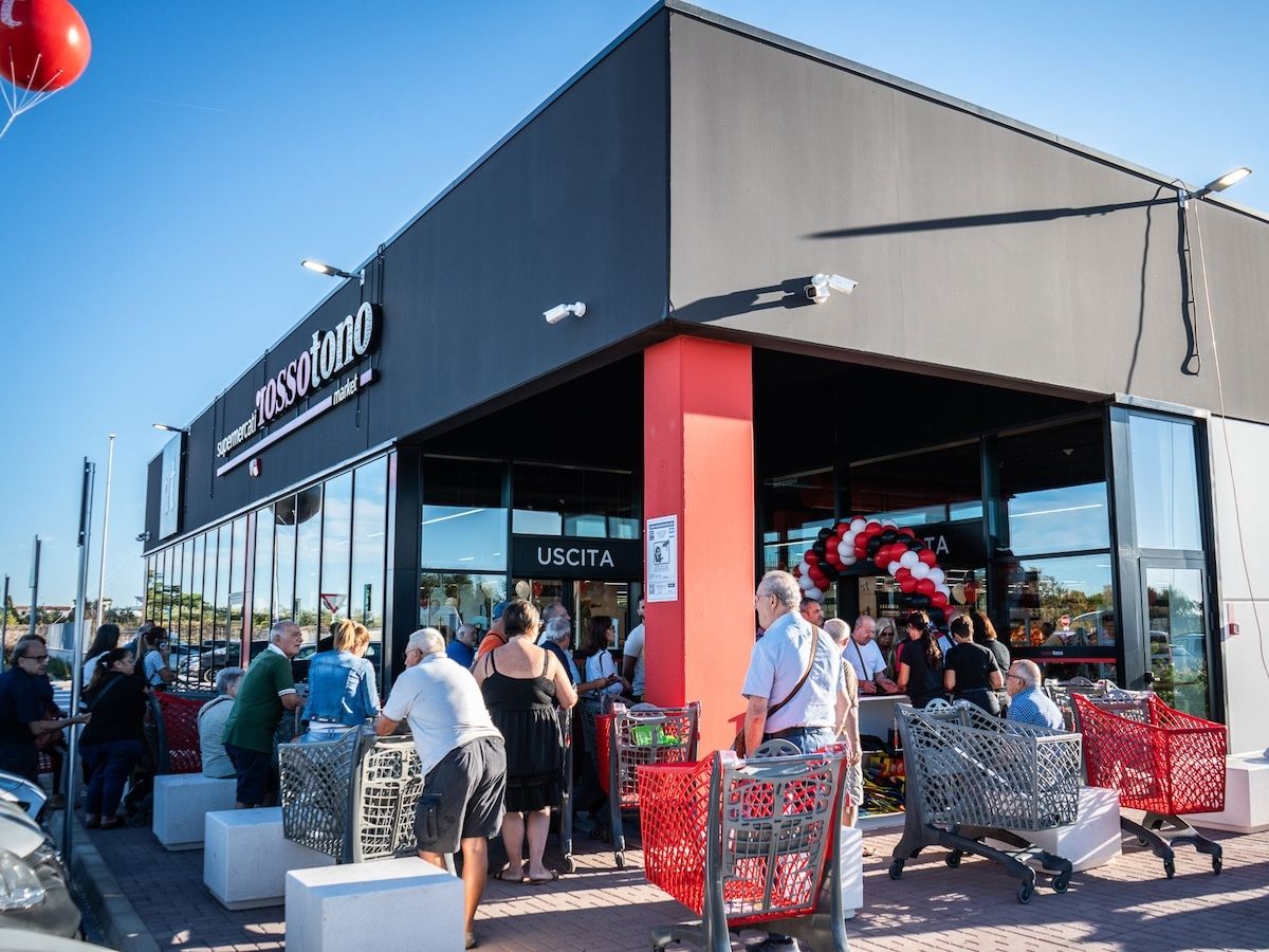 Apulia Distribuzione rafforza la sua rete in Puglia e apre un nuovo Rossotono Market a Bari