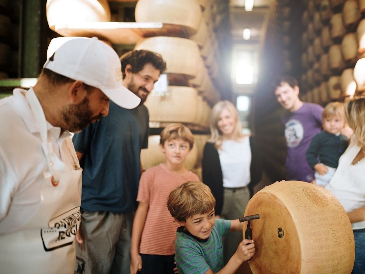 Torna “Caseifici aperti”  per scoprire la zona di origine del Parmigiano Reggiano