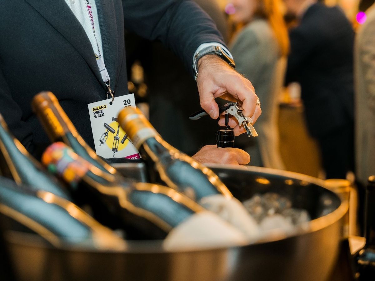 Milano Wine Week 2025: gli italiani brindano con le bollicine