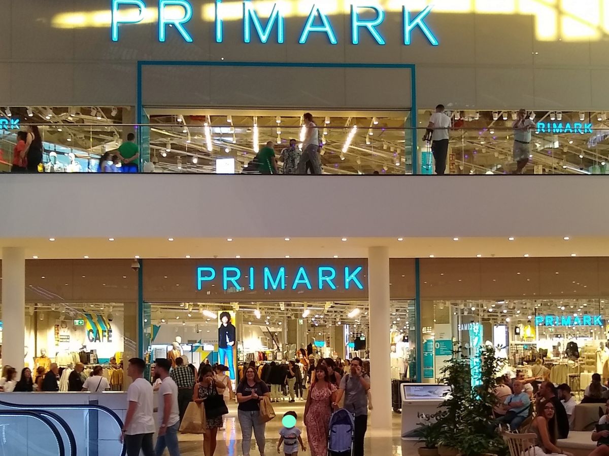 Primark entra in Medio Oriente e avvia lo sviluppo in franchising. In Italia apre a Biella