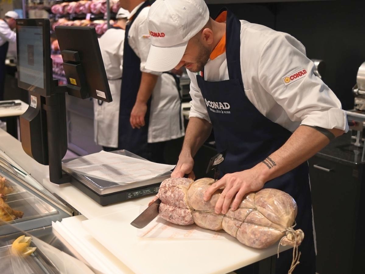 Una giornata di lavoro in un punto vendita Cia Conad Cia Conad: la Bei debutta in Gdo con 40 milioni di euro per il miglioramento energetico