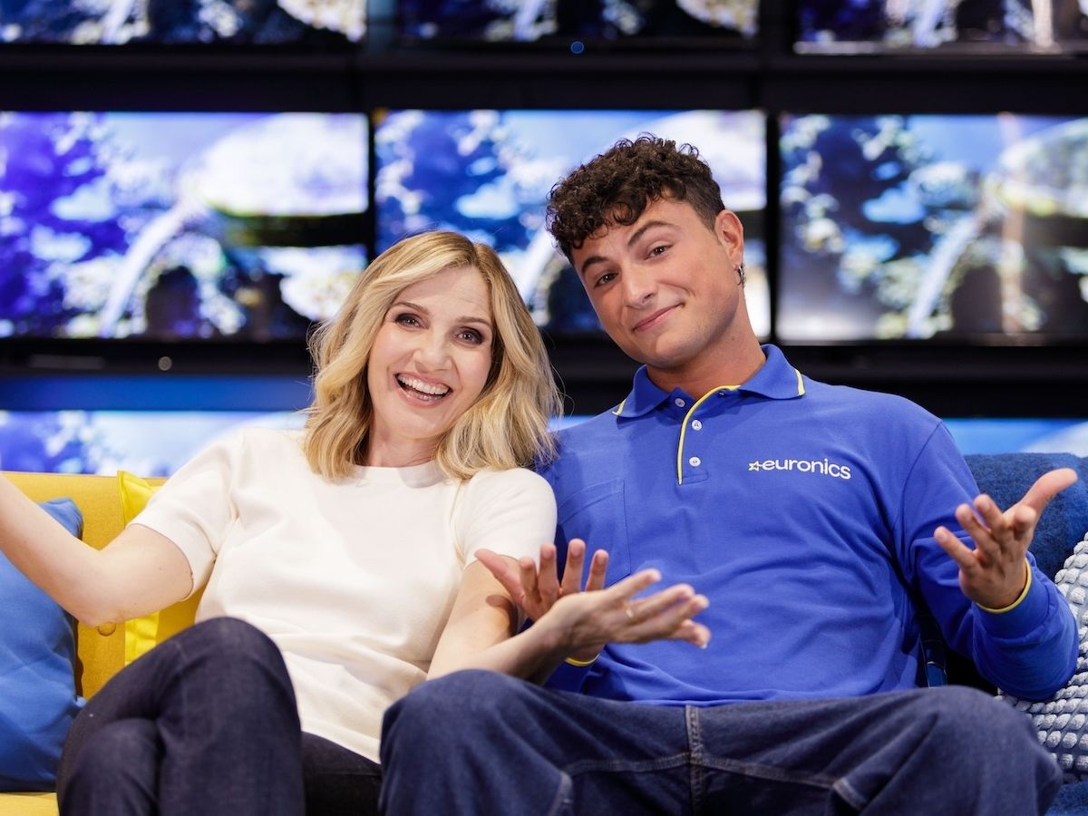 Euronics presenta il Black Friday 2025: “Sentiti a casa” con Lorella Cuccarini e Samu Colajanni