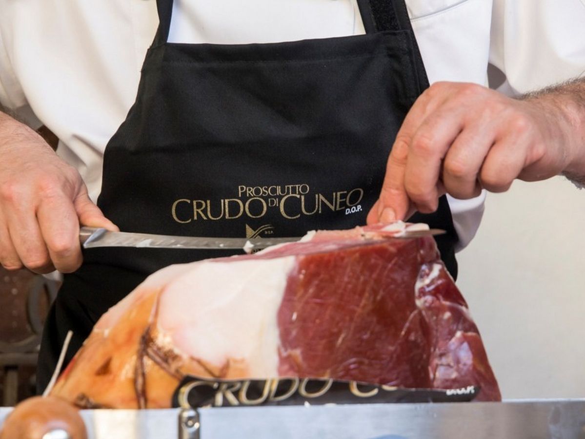 Formento, carne bovina, entra nella salumeria con una doppia acquisizione