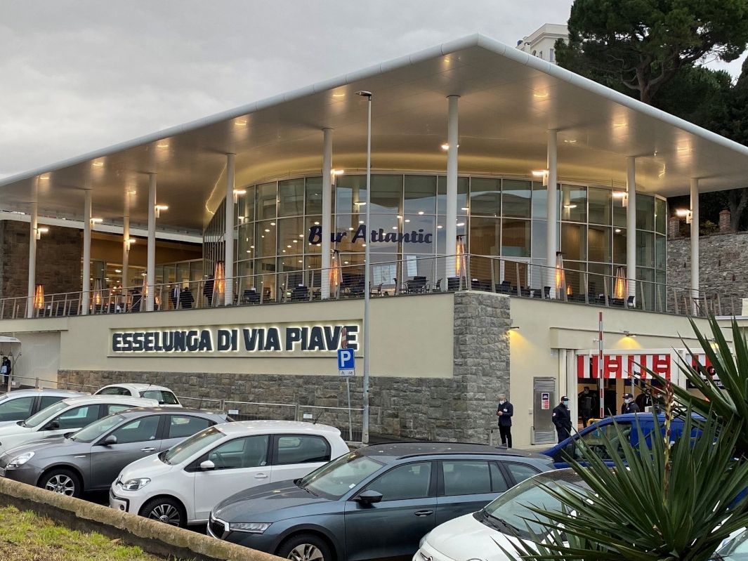 Esselunga rinuncia al negozio nel Palasport di Genova. Opzione per Coop e Sogegross?