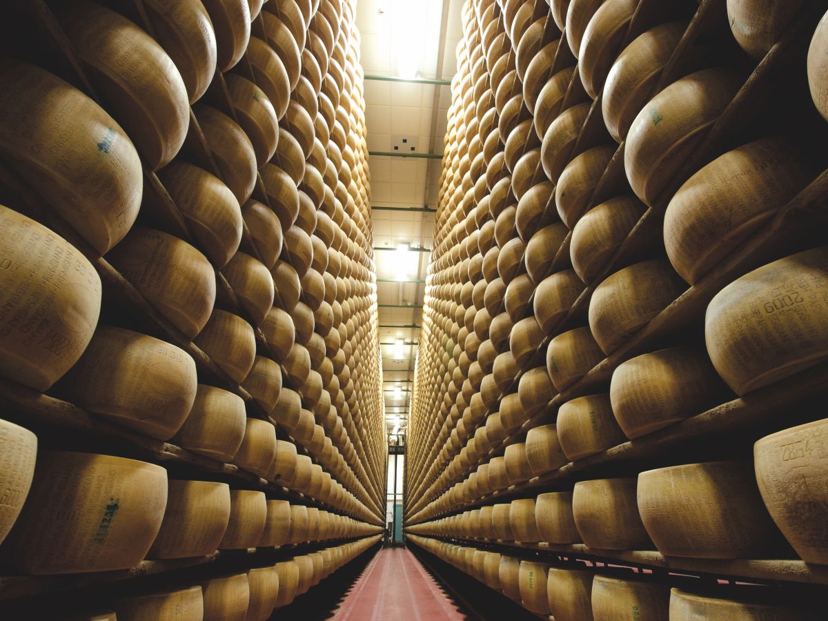 Parmigiano Reggiano, record di produzione e prezzo. Export al 53%