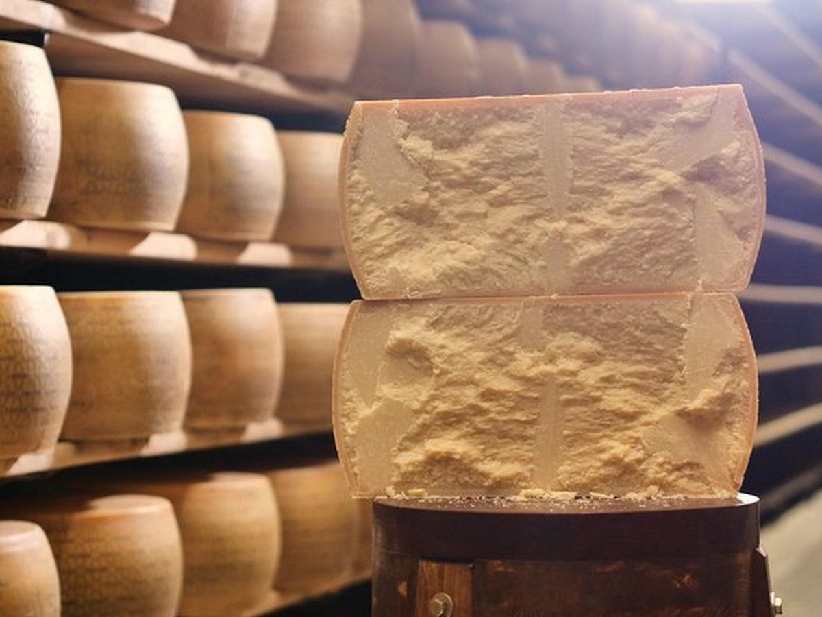 Parmigiano Reggiano, record di produzione e prezzo. Export al 53%