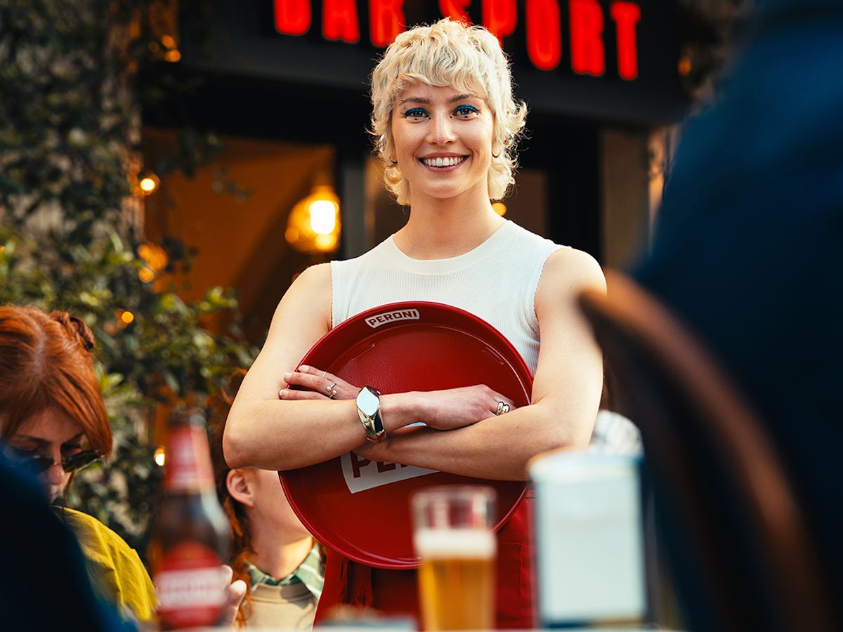 Peroni prosegue il progetto BeHer con una campagna a supporto della parità di genere