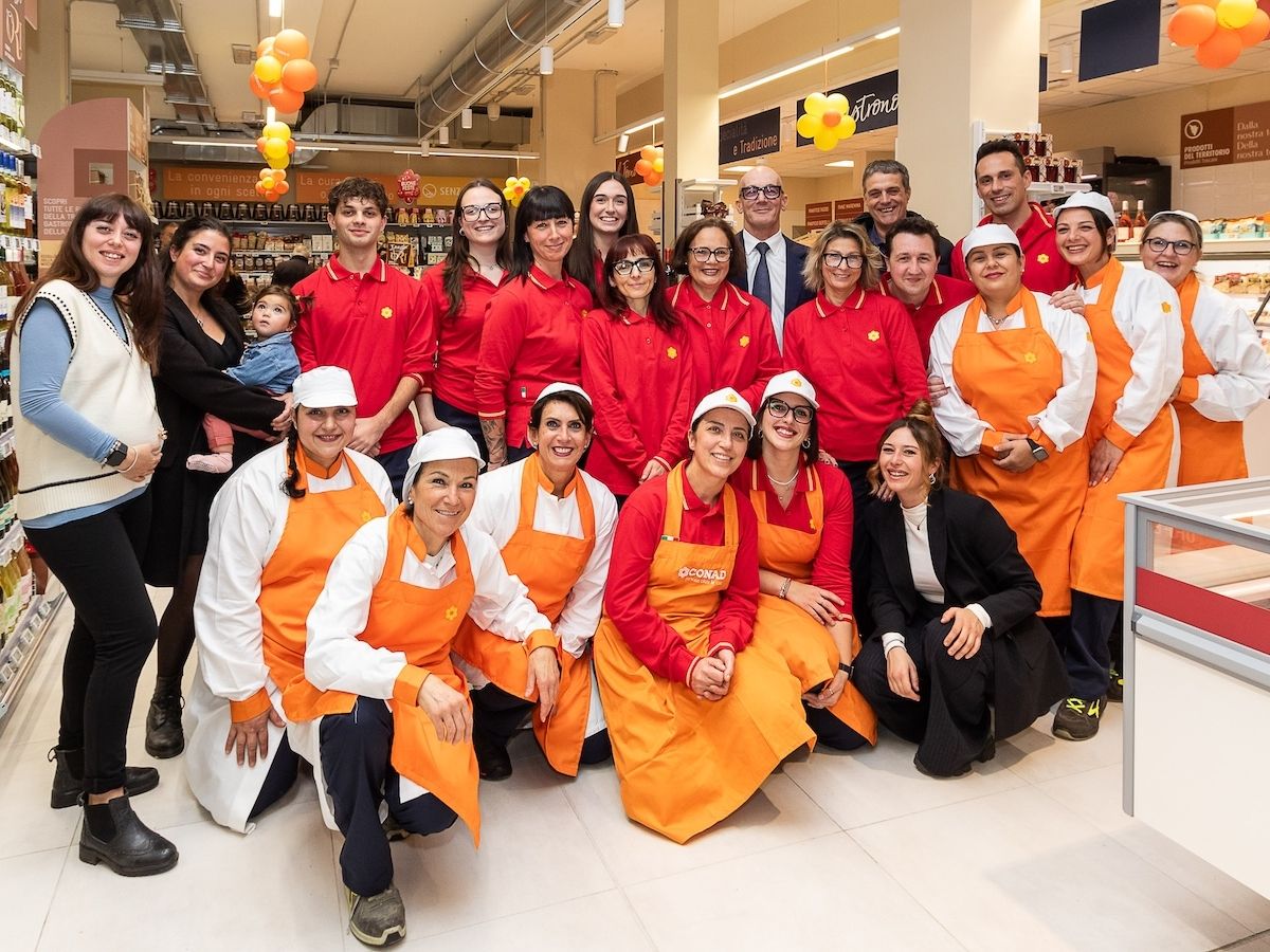 Riapre oggi il Conad City di via Litoranea a Follonica (GR): un punto vendita completamente rinnovato, sostenibile e attento al territorio