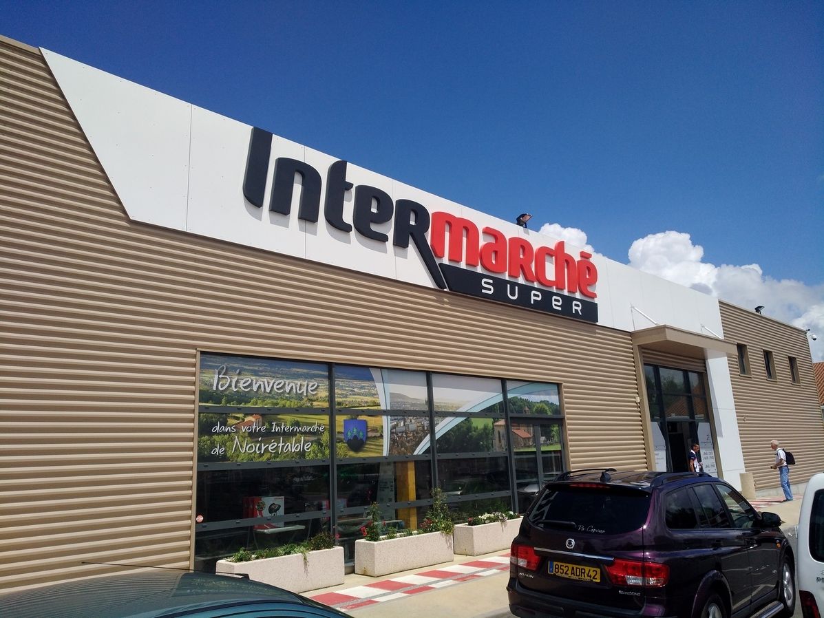 L’insegna Auchan rischia di scomparire dalla patria francese?