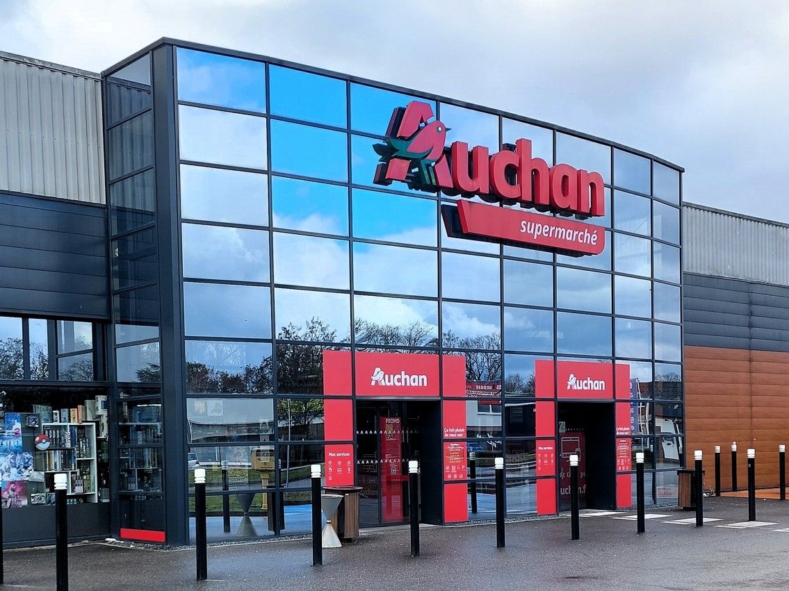 L’insegna Auchan rischia di scomparire dalla patria francese?