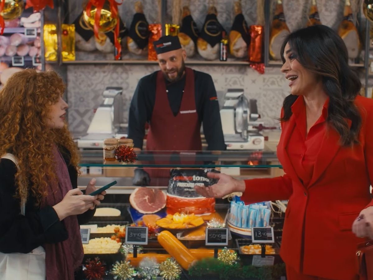 Rossotono, arriva il secondo spot con Maria Grazia Cucinotta