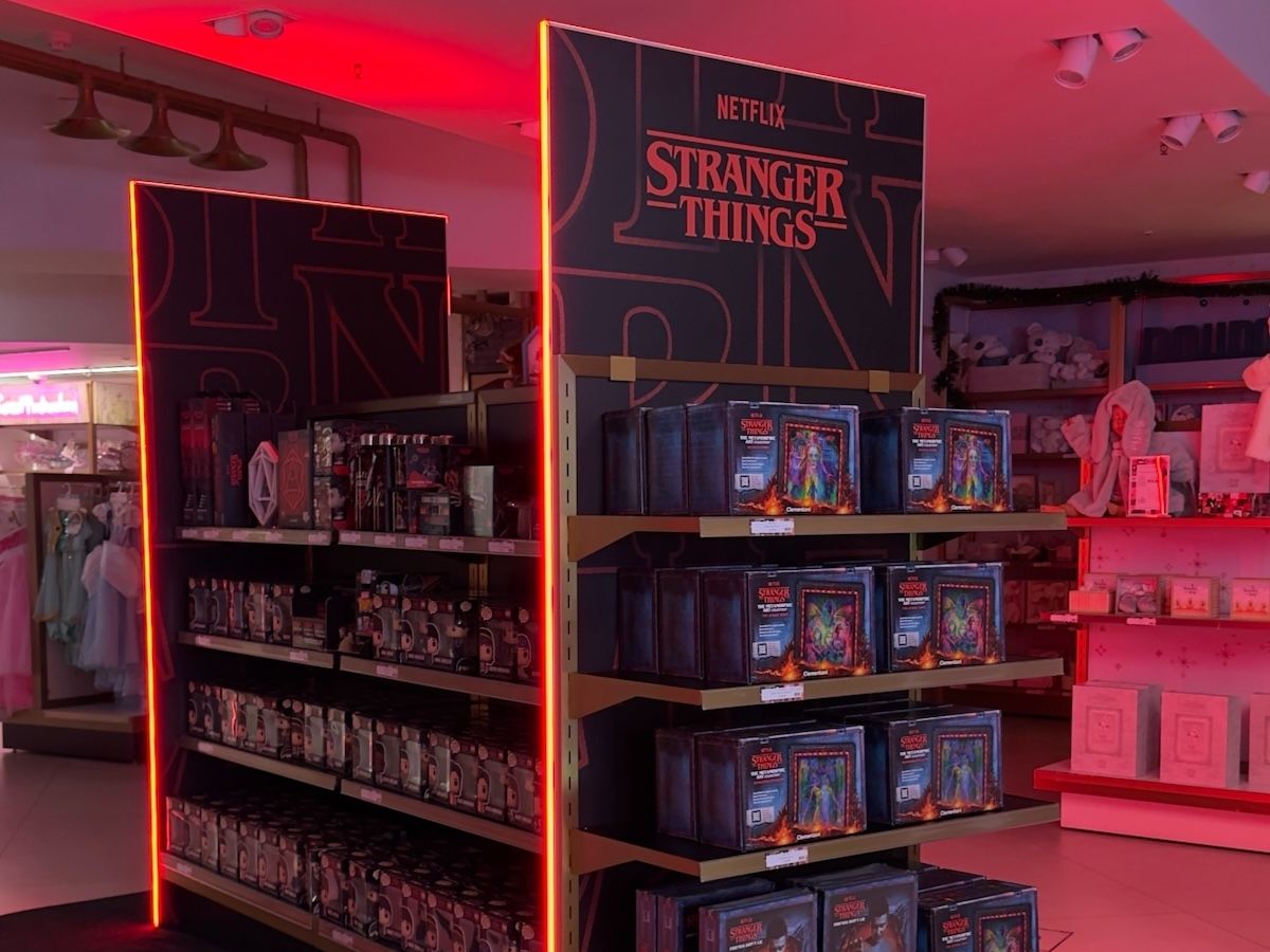 Da Fao Schwarz Milano un allestimento e tanti giocattoli dedicati a Stranger Things