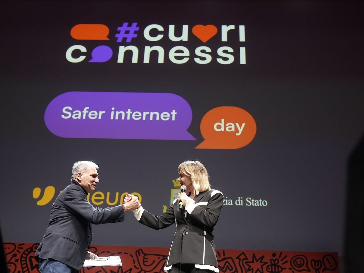 Unieuro e Polizia di Stato invitano a un uso consapevole della tecnologia con #Cuoriconnessi