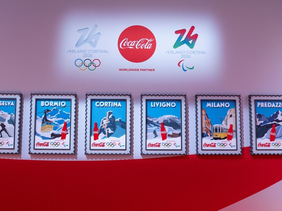 Coca Cola celebra la pins mania al The Peak ai Giochi di Milano-Cortina
